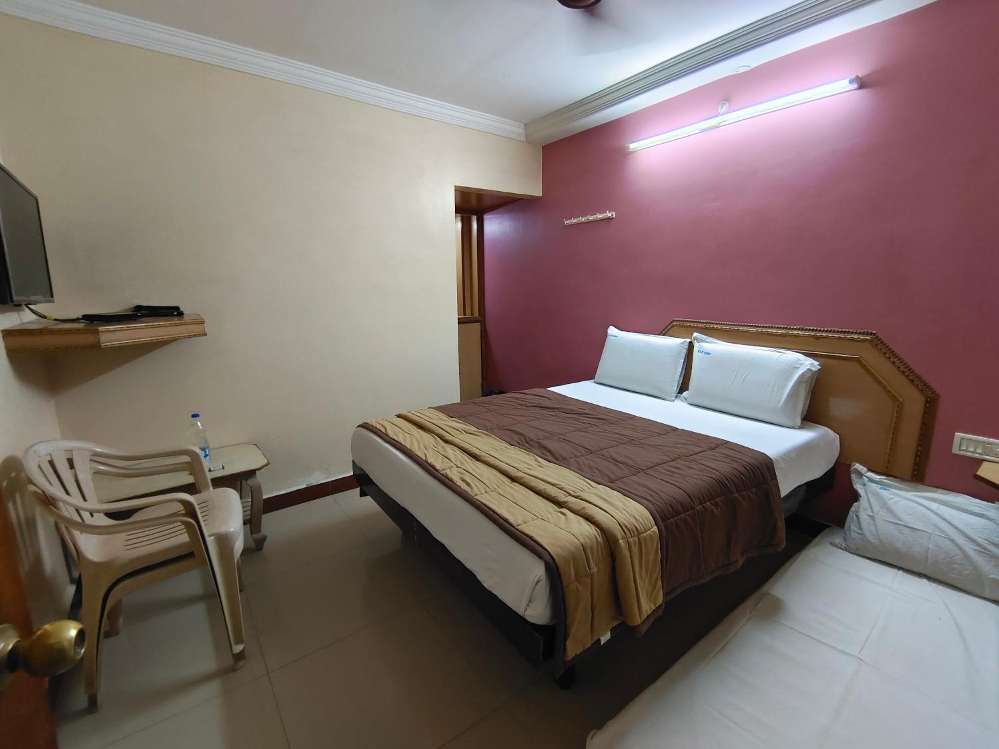 Hotel Dkr Residency Tirupati Habitación foto